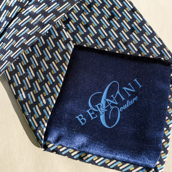 Teardrop Medallion Made in Italy Silk Necktie in CA, NY, NJ  Bernini. Rodeo Drive. Italy. 100% Silk Necktie Tie